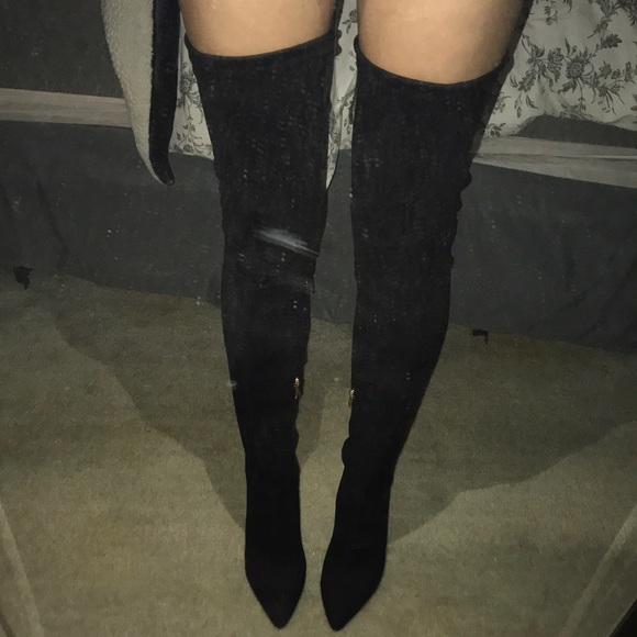 Thigh high Black suede boots - Picture 3 of 4